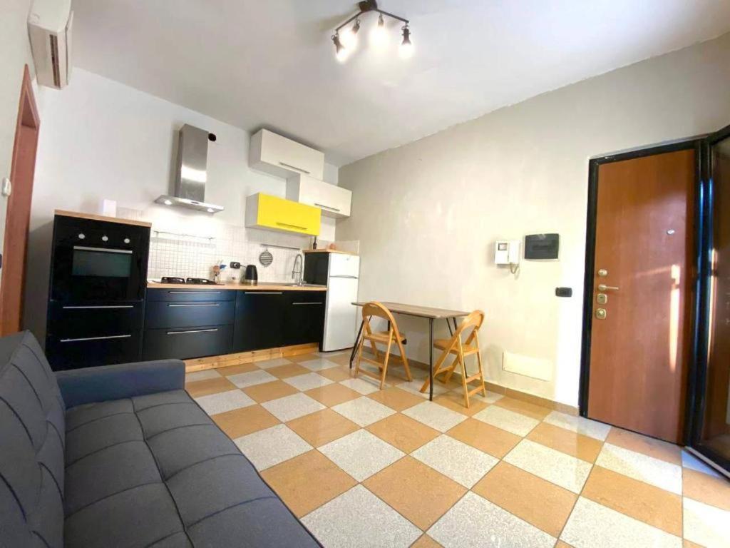 Conte Rosso House, Con Doppia Terrazza In Coorte Tranquilla A Due Passi Da Stazione E Metropolitana Lambrate * Mailand