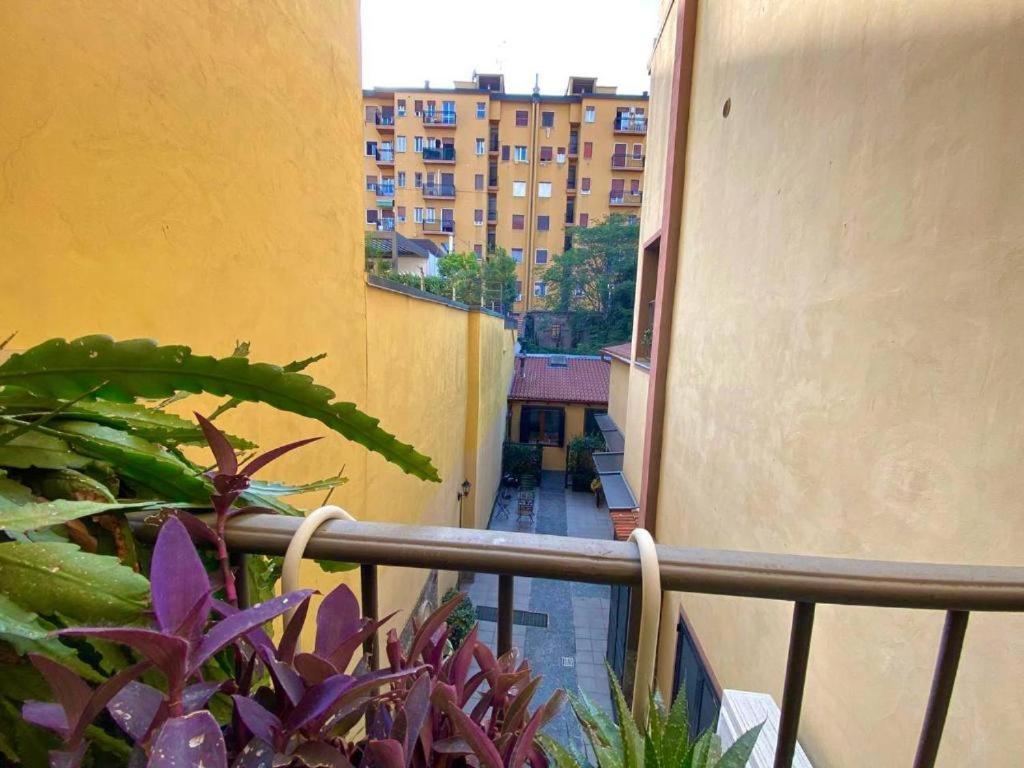 Conte Rosso House, Con Doppia Terrazza In Coorte Tranquilla A Due Passi Da Stazione E Metropolitana Lambrate Apartment Mailand